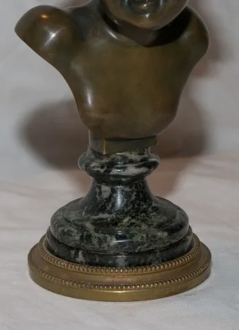 Buste d'enfant en bronze signé Clodion début 19ème siècle