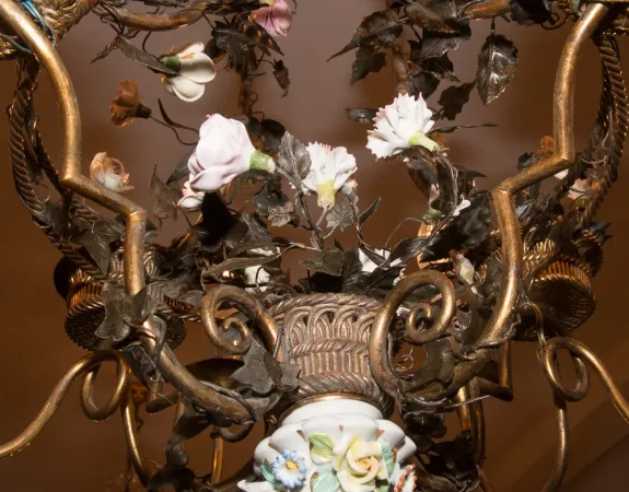 CAPODIMONTE PORZELLAN UND METALLLICHT