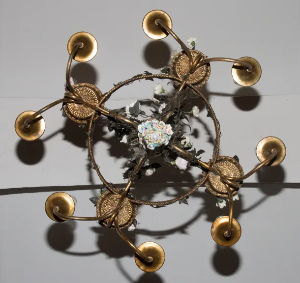 CAPODIMONTE PORZELLAN UND METALLLICHT