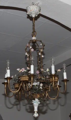 カポディモント磁器と金属ライト