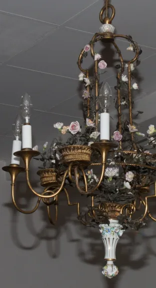 CAPODIMONTE PORZELLAN UND METALLLICHT