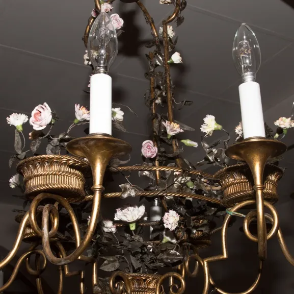 CAPODIMONTE PORZELLAN UND METALLLICHT