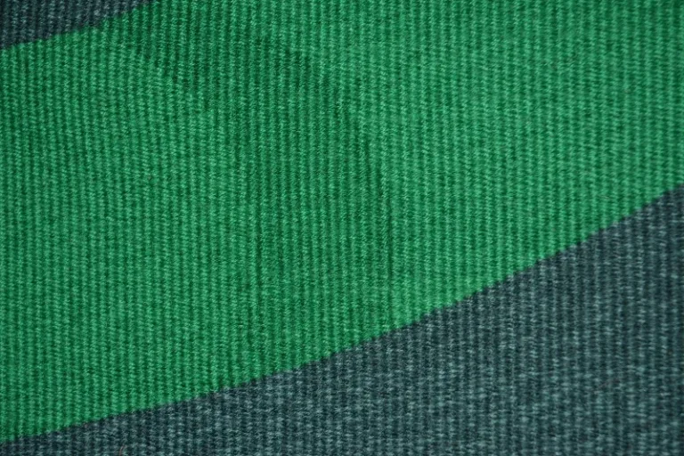 La Galerie DOR d'Aubusson présente un tapis par Jean- Michel ROYER artiste Lissier