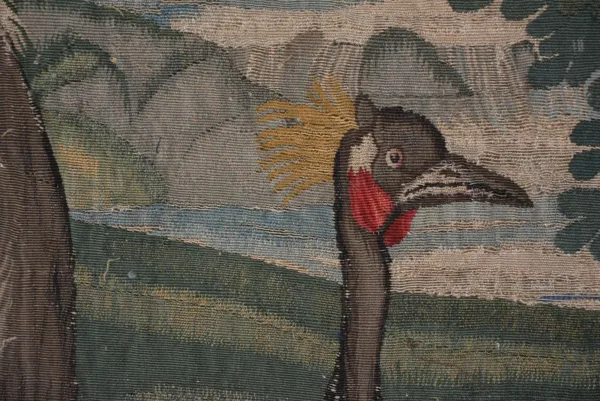La Galerie Dor d'Aubusson présente une tapisserie à sujet de verdure aux oiseaux époque 17 eme