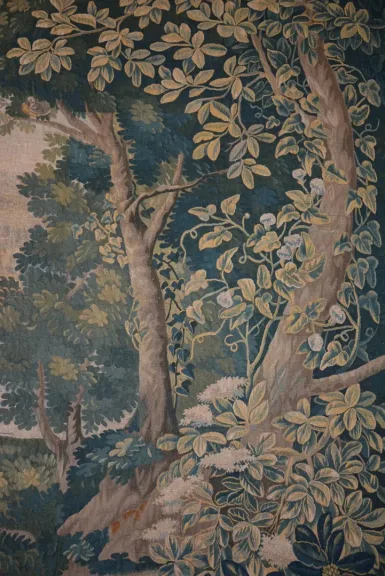 La Galerie Dor d'Aubusson présente une tapisserie à sujet de verdure aux oiseaux époque 17 eme