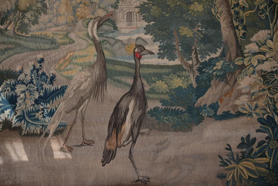 La Galerie Dor d'Aubusson présente une tapisserie à sujet de verdure aux oiseaux époque 17 eme