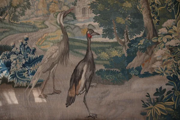 La Galerie Dor d'Aubusson présente une tapisserie à sujet de verdure aux oiseaux époque 17 eme