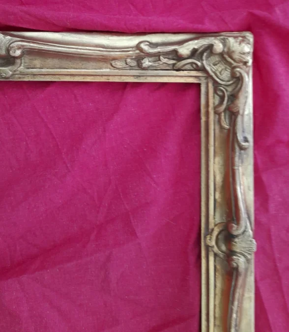 CO23/81 Cadre en bois sculpte, XIX siècle