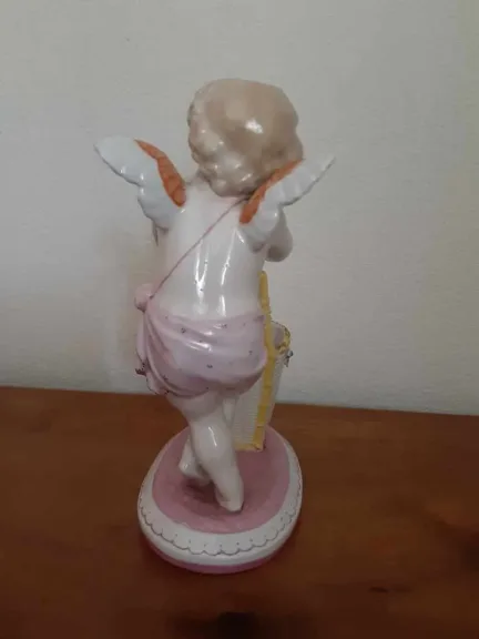 Sujet en porcelaine de Saxe représentant un ange blond