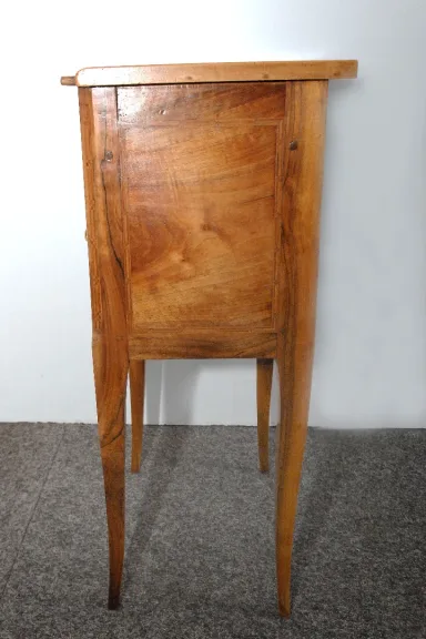 Petit meuble de salon  de style Louis XVI