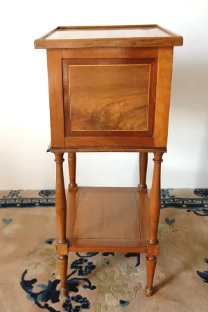 Tablette de chevet de style Louis XVI