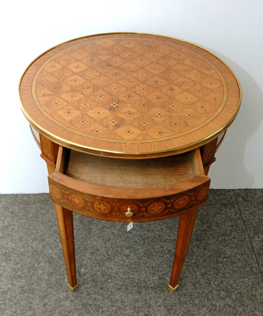 MESA ESTILO LUIS XVI