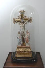 Christ et personnages (sous globe)