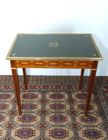 Table de salon ou petit bureau  de style Directoire