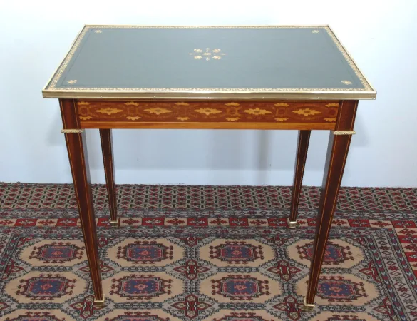 Table de salon ou petit bureau  de style Directoire