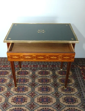 Table de salon ou petit bureau  de style Directoire