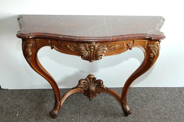 Console dapplique en noyer  , recouvert marbre rouge griotte