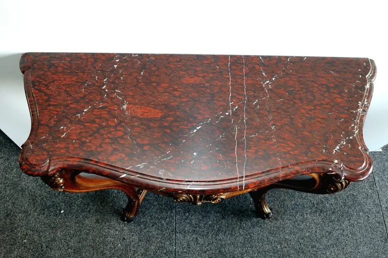 Console dapplique en noyer  , recouvert marbre rouge griotte