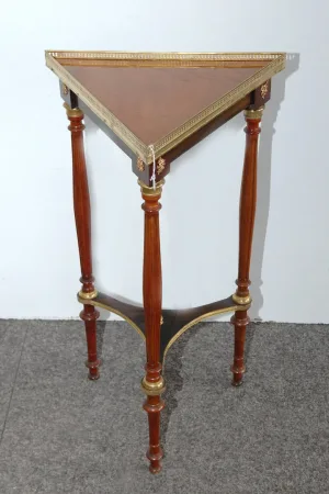 Gueridon  losangé  de style Louis XVI  en acajou