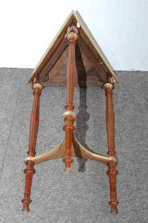 Gueridon  losangé  de style Louis XVI  en acajou