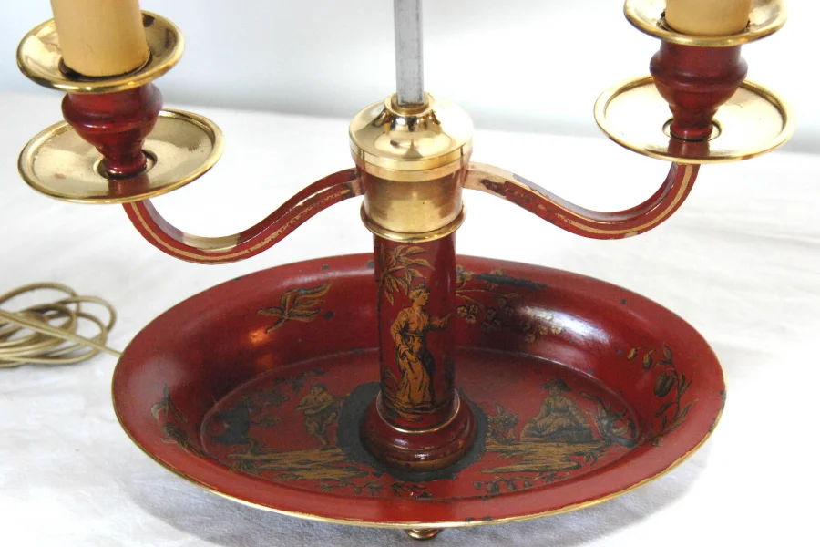 Lampe  Bouillotte a décor de personnages Chinois