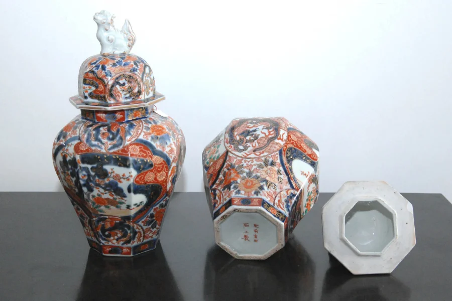 Paire de  potiches  (IMARI)