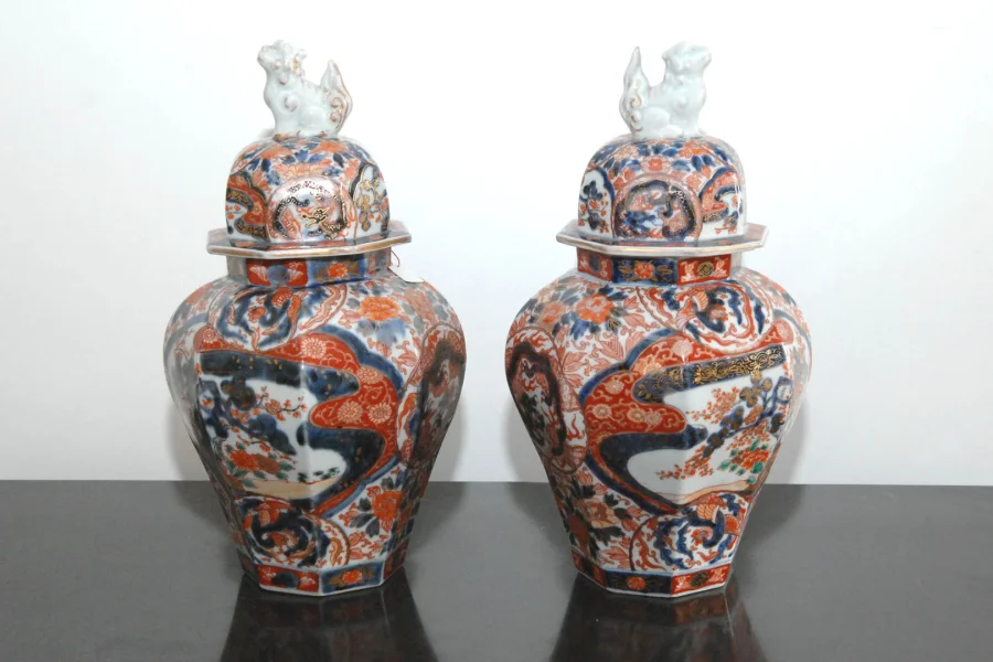 Paire de  potiches  (IMARI)