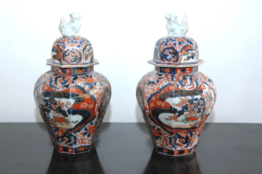Paire de  potiches  (IMARI)
