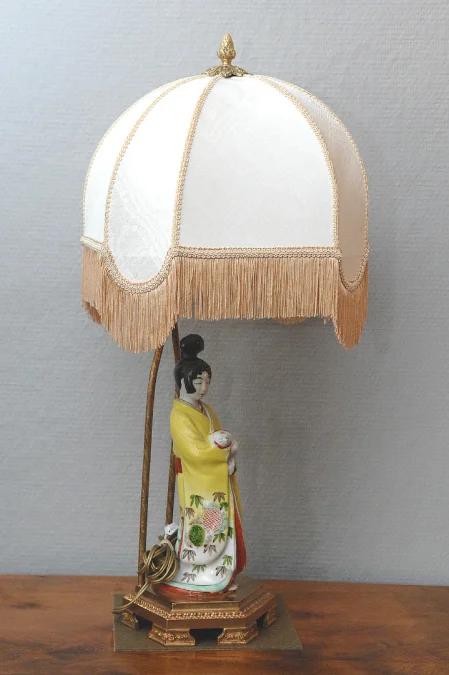 LAMP with SCULPTURE OF A YOUNG JAPANESE WOMAN