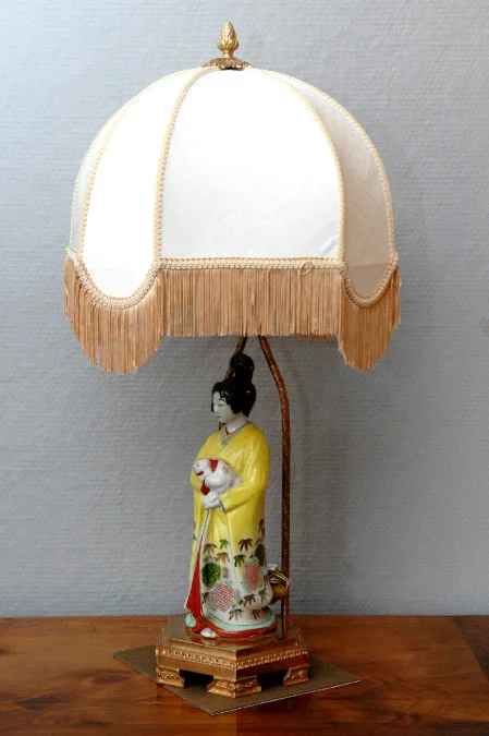 LAMP with SCULPTURE OF A YOUNG JAPANESE WOMAN