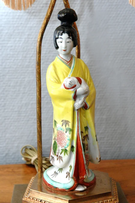 LAMP with SCULPTURE OF A YOUNG JAPANESE WOMAN