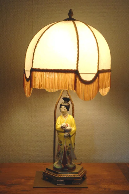 LAMP with SCULPTURE OF A YOUNG JAPANESE WOMAN