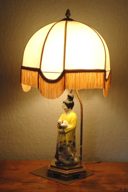 LAMP with SCULPTURE OF A YOUNG JAPANESE WOMAN