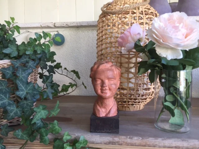 BUST SIGNED BELA
