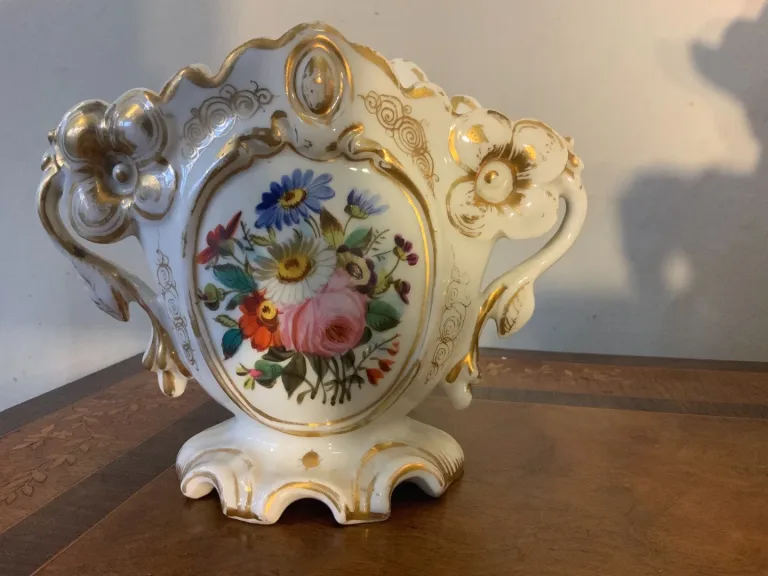 Lot de vases en porcelaine de Paris
