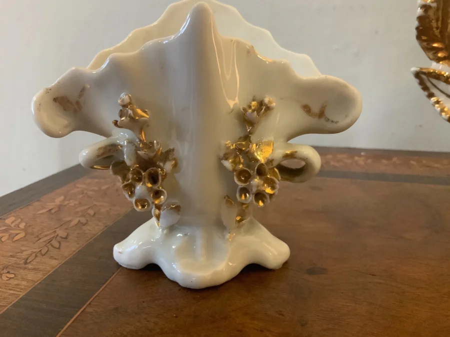 Lot de vases en porcelaine de Paris