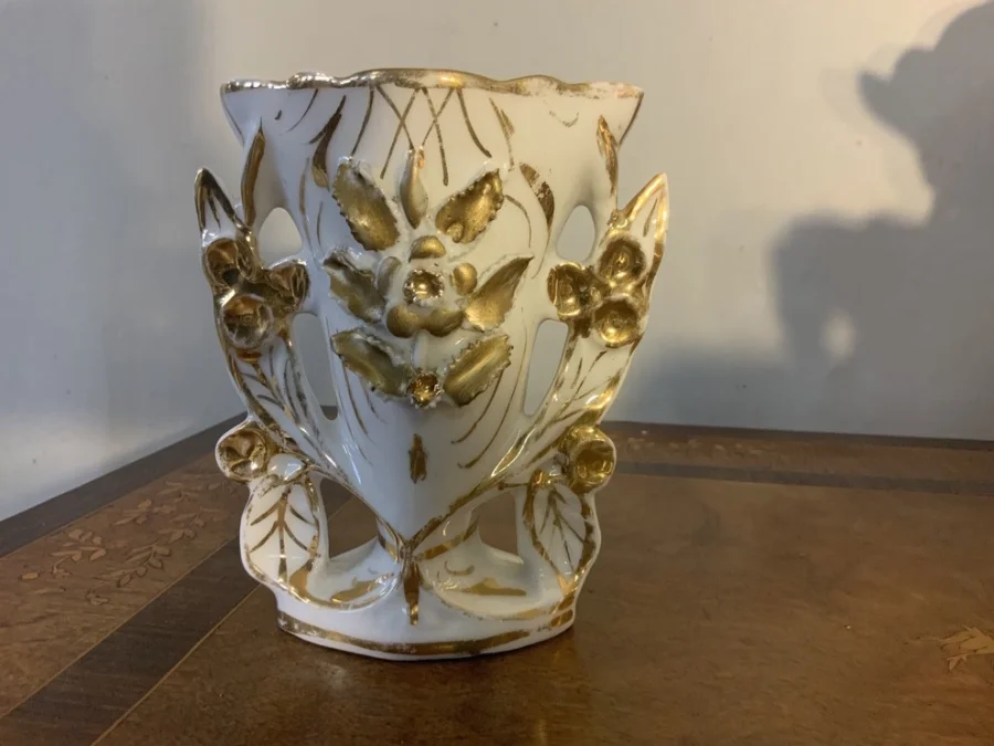 Lot de vases en porcelaine de Paris