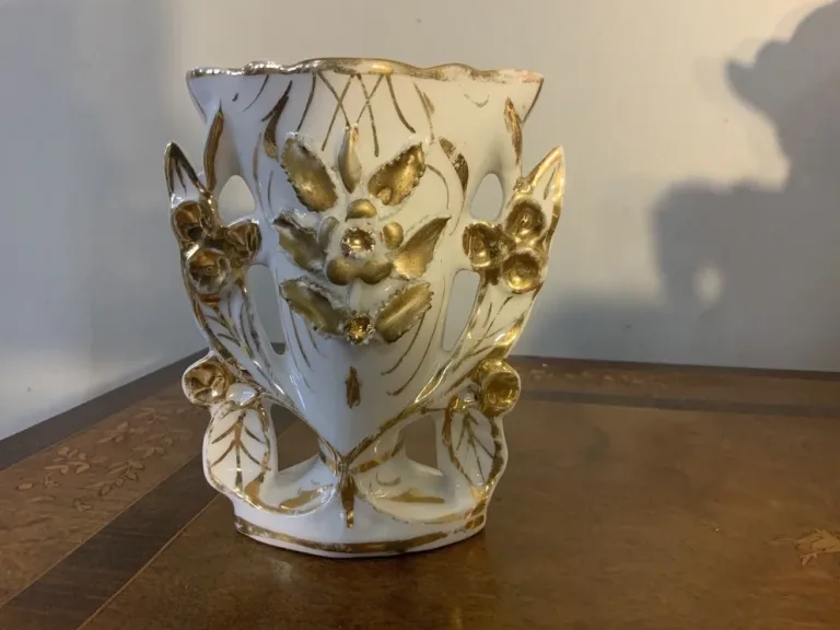 Lot de vases en porcelaine de Paris
