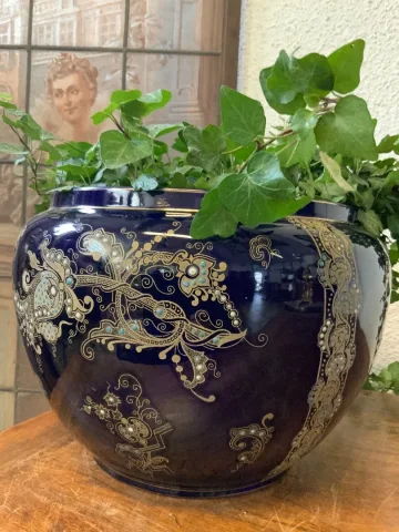 Grand cache pot en faïence émaillée