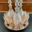 Cabaret rond avec 3 flacons et 12 verres