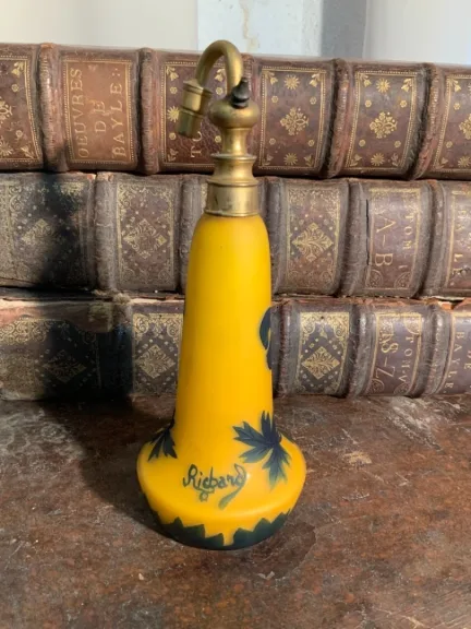 PARFÜM-SPRÜHFLASCHE