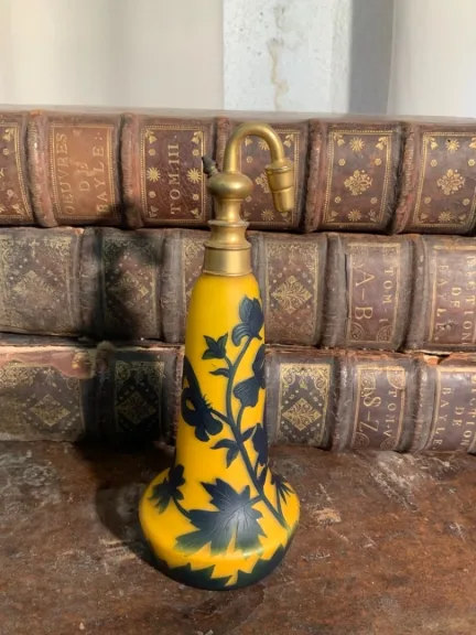 PARFÜM-SPRÜHFLASCHE