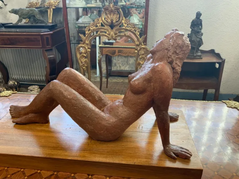 Sculpture en terre cuite de style Art Déco