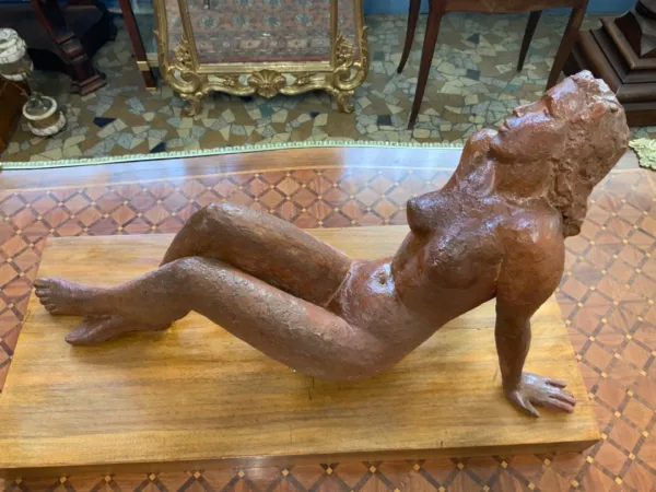 Sculpture en terre cuite de style Art Déco
