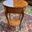 Guéridon ovale de style Louis XV