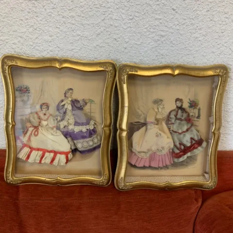 Paire De Cadres  En Bois Doré