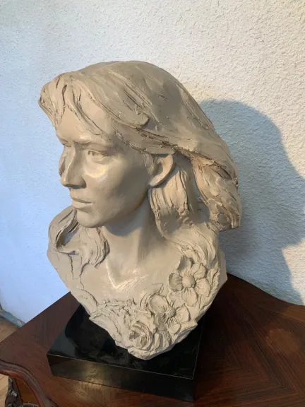 Buste De Jeune Fille Signé Austin Prod