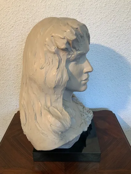 Buste De Jeune Fille Signé Austin Prod