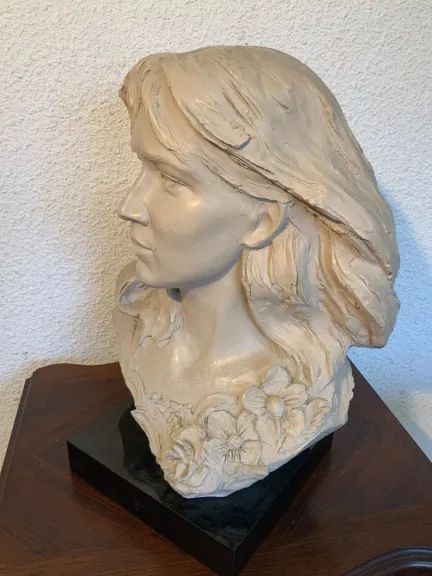 Buste De Jeune Fille Signé Austin Prod