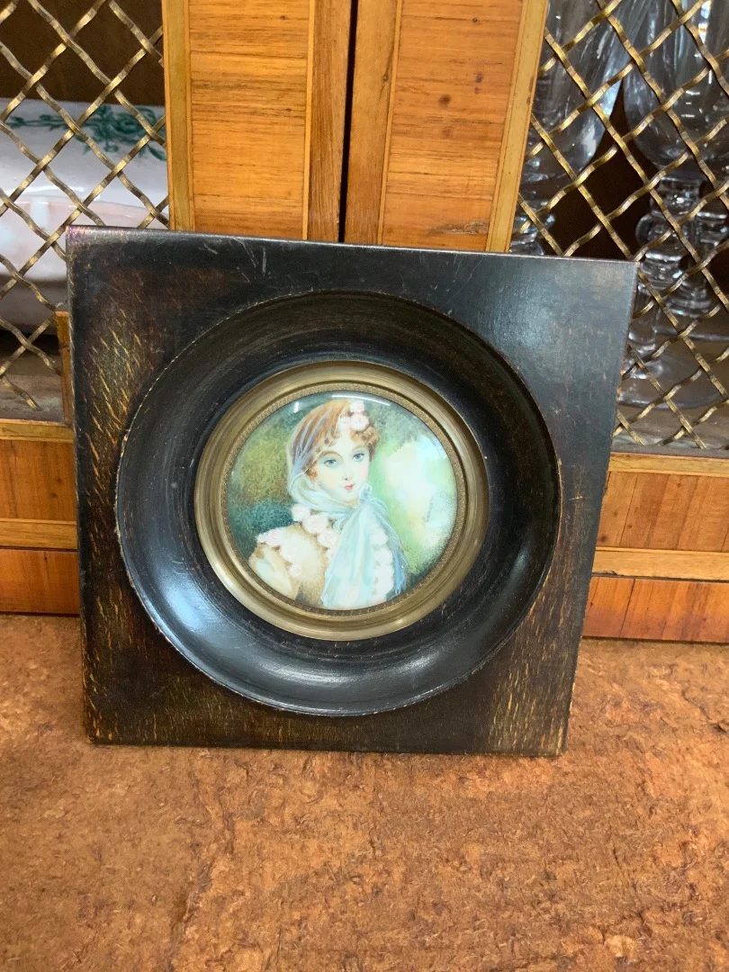 Portrait miniature d’une jeune femme  sur ivoire